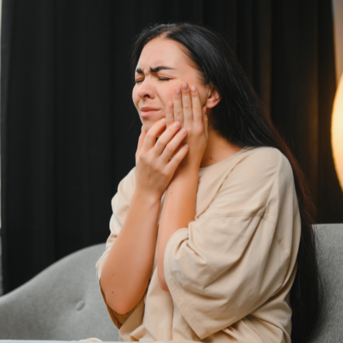 Jaw Pain and Swelling - Dental Emergency Sign